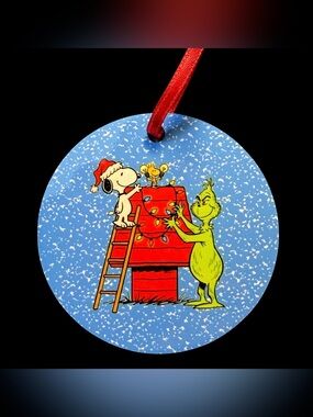 Snoopy Woodstock Grinch Decorating Tree Round Wooden Christmas Ornament New